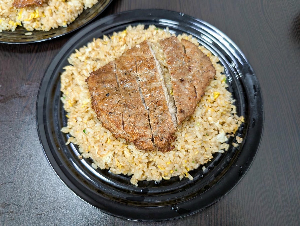 [食記][高雄市] 鷲炒飯 (已歇業) — 凹子底站附近炒飯推薦，醬香和蛋香入味香氣十足的炒飯。