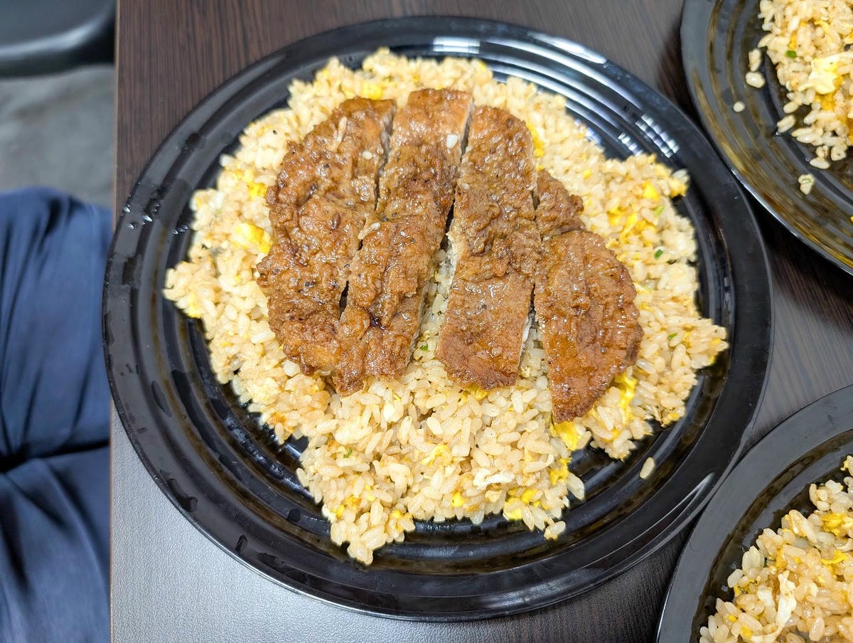 [食記][高雄市] 鷲炒飯 (已歇業) — 凹子底站附近炒飯推薦，醬香和蛋香入味香氣十足的炒飯。