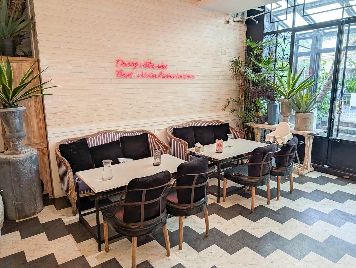 [食記][高雄市] 雛菊 Daisy Villa 高雄青海店 — 高雄美術館附近華麗又充滿度假風格的網美風餐廳，抹茶控必點 “抹茶童話” 系列甜點和飲品。