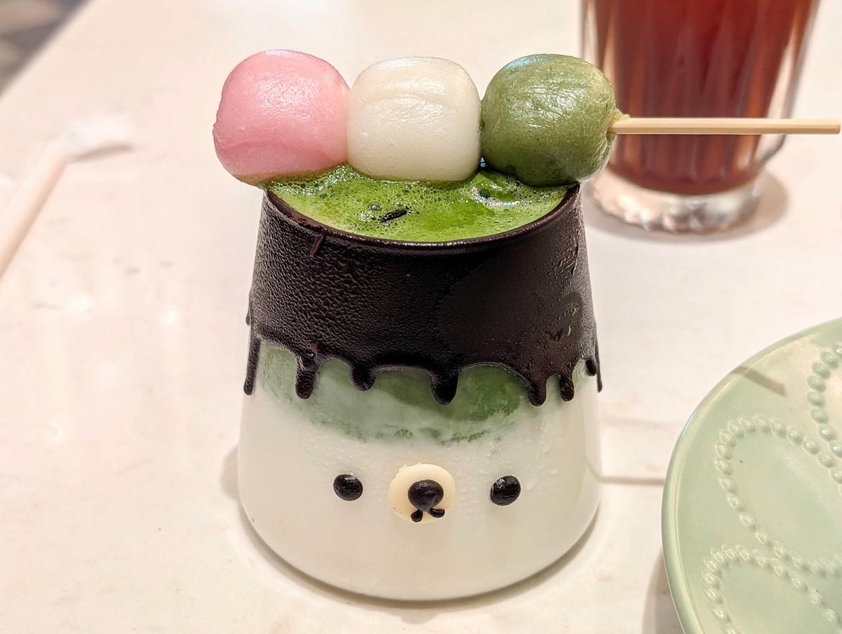 [食記][高雄市] 雛菊 Daisy Villa 高雄青海店 — 高雄美術館附近華麗又充滿度假風格的網美風餐廳，抹茶控必點 “抹茶童話” 系列甜點和飲品。