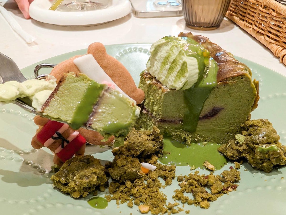 [食記][高雄市] 雛菊 Daisy Villa 高雄青海店 — 高雄美術館附近華麗又充滿度假風格的網美風餐廳，抹茶控必點 “抹茶童話” 系列甜點和飲品。