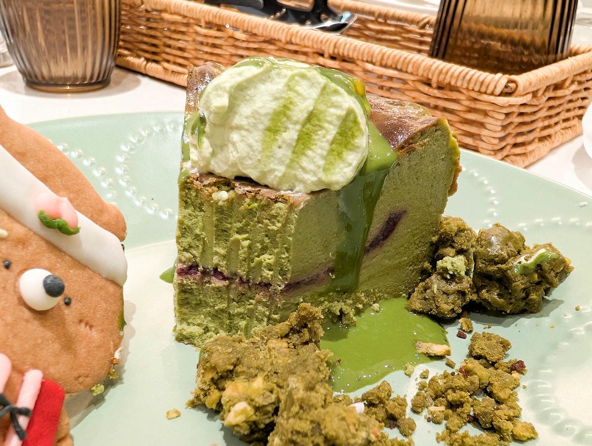 [食記][高雄市] 雛菊 Daisy Villa 高雄青海店 — 高雄美術館附近華麗又充滿度假風格的網美風餐廳，抹茶控必點 “抹茶童話” 系列甜點和飲品。