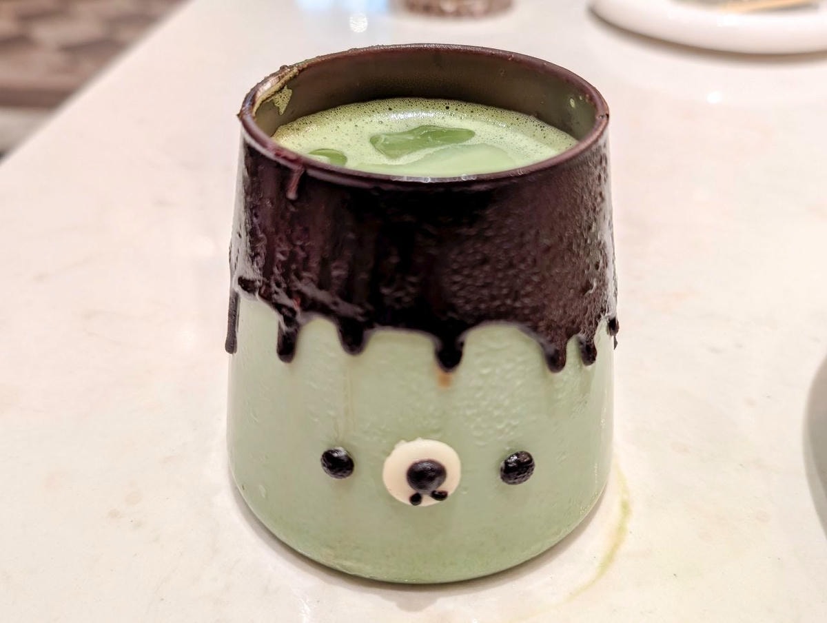 [食記][高雄市] 雛菊 Daisy Villa 高雄青海店 — 高雄美術館附近華麗又充滿度假風格的網美風餐廳，抹茶控必點 “抹茶童話” 系列甜點和飲品。