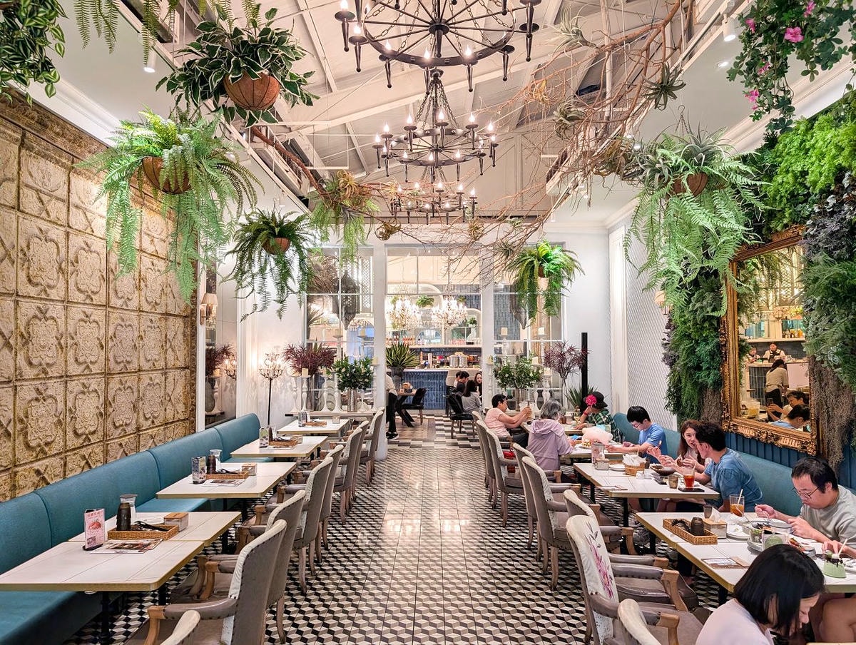 [食記][高雄市] 雛菊 Daisy Villa 高雄青海店 — 高雄美術館附近華麗又充滿度假風格的網美風餐廳，抹茶控必點 “抹茶童話” 系列甜點和飲品。