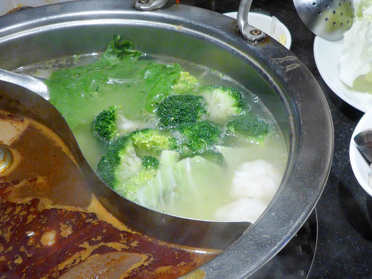 [食記][台北市] 花麻辣.鴛鴦.沙茶火鍋 — 六張犁站附近開業10多年的麻辣鴛鴦火鍋店