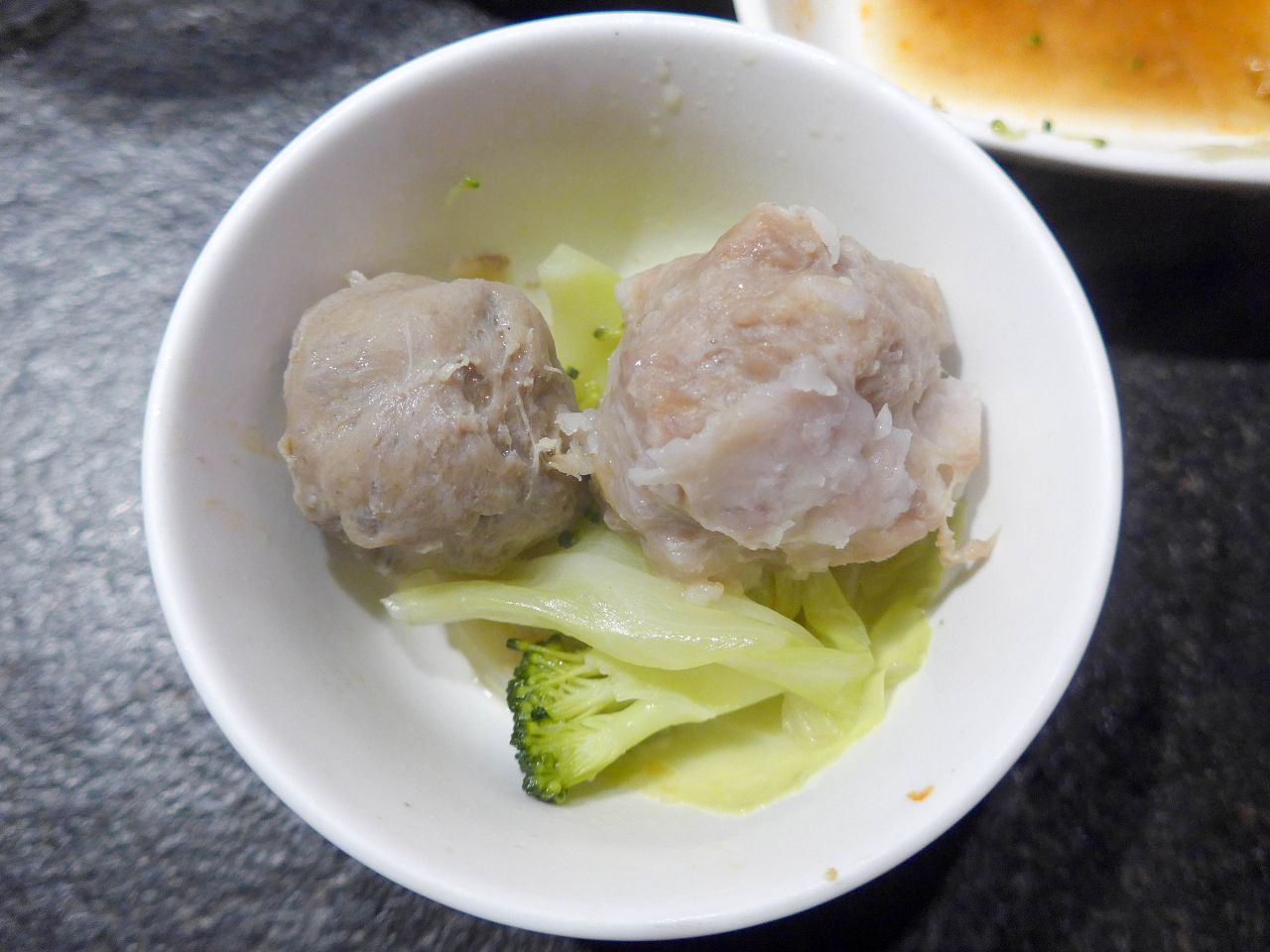 [食記][台北市] 花麻辣.鴛鴦.沙茶火鍋 — 六張犁站附近開業10多年的麻辣鴛鴦火鍋店