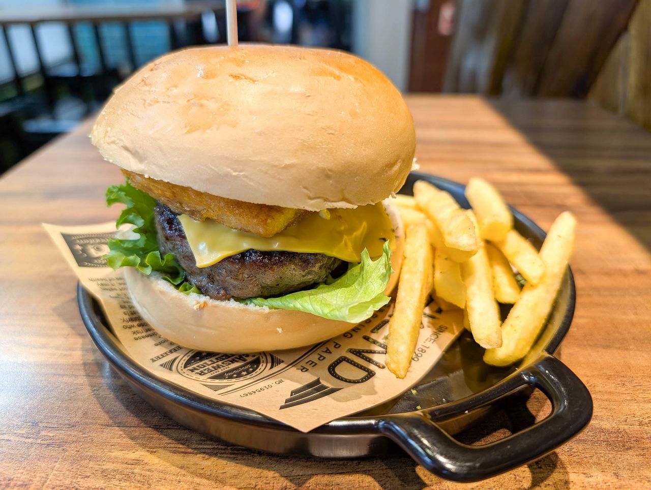 [食記][新北市][板橋區] Lin’s Burger 林斯漢堡美式餐廳 板橋府中店 — 府中站附近小小美式漢堡餐廳