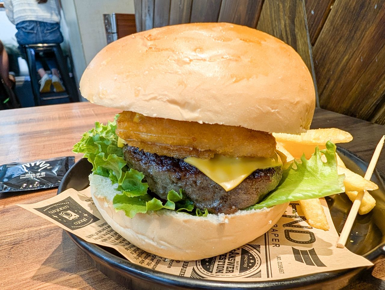 [食記][新北市][板橋區] Lin’s Burger 林斯漢堡美式餐廳 板橋府中店 — 府中站附近小小美式漢堡餐廳