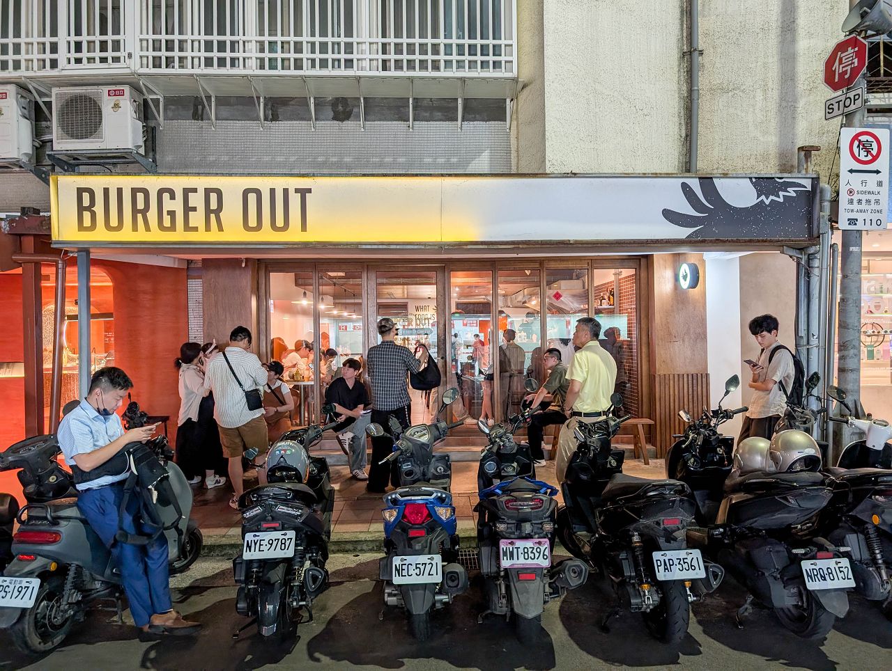 [食記][台北市] Burger Out — 松菸附近炸雞漢堡專賣店