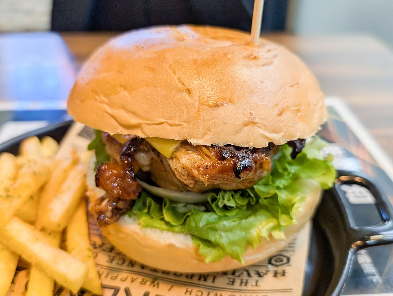 [食記][新北市][板橋區] Lin’s Burger 林斯漢堡美式餐廳 板橋府中店 — 府中站附近小小美式漢堡餐廳