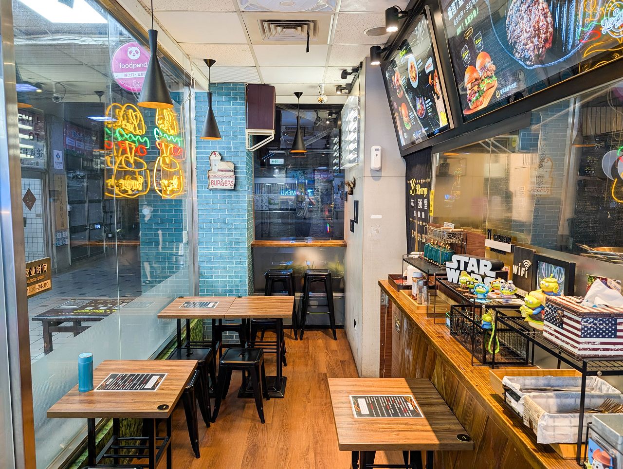 [食記][新北市][板橋區] Lin’s Burger 林斯漢堡美式餐廳 板橋府中店 — 府中站附近小小美式漢堡餐廳