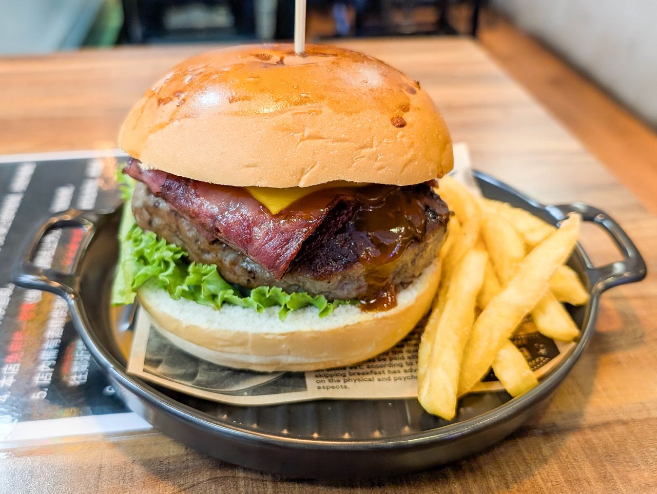 [食記][新北市][板橋區] Lin’s Burger 林斯漢堡美式餐廳 板橋府中店 — 府中站附近小小美式漢堡餐廳
