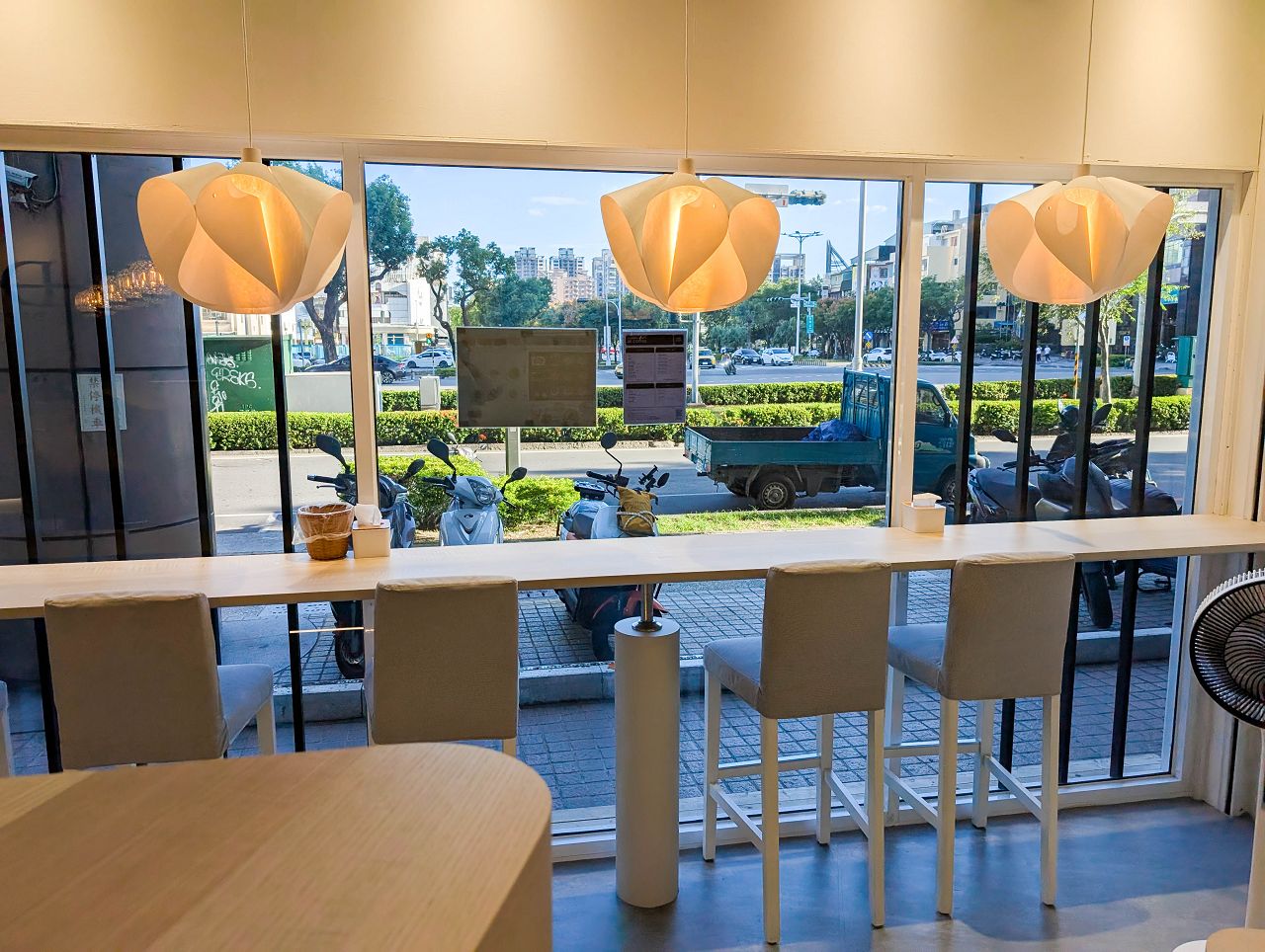 [食記][高雄市] Dí Coffee 迪咖啡 新興民生店 — 風味優雅的桂花抹茶牛奶