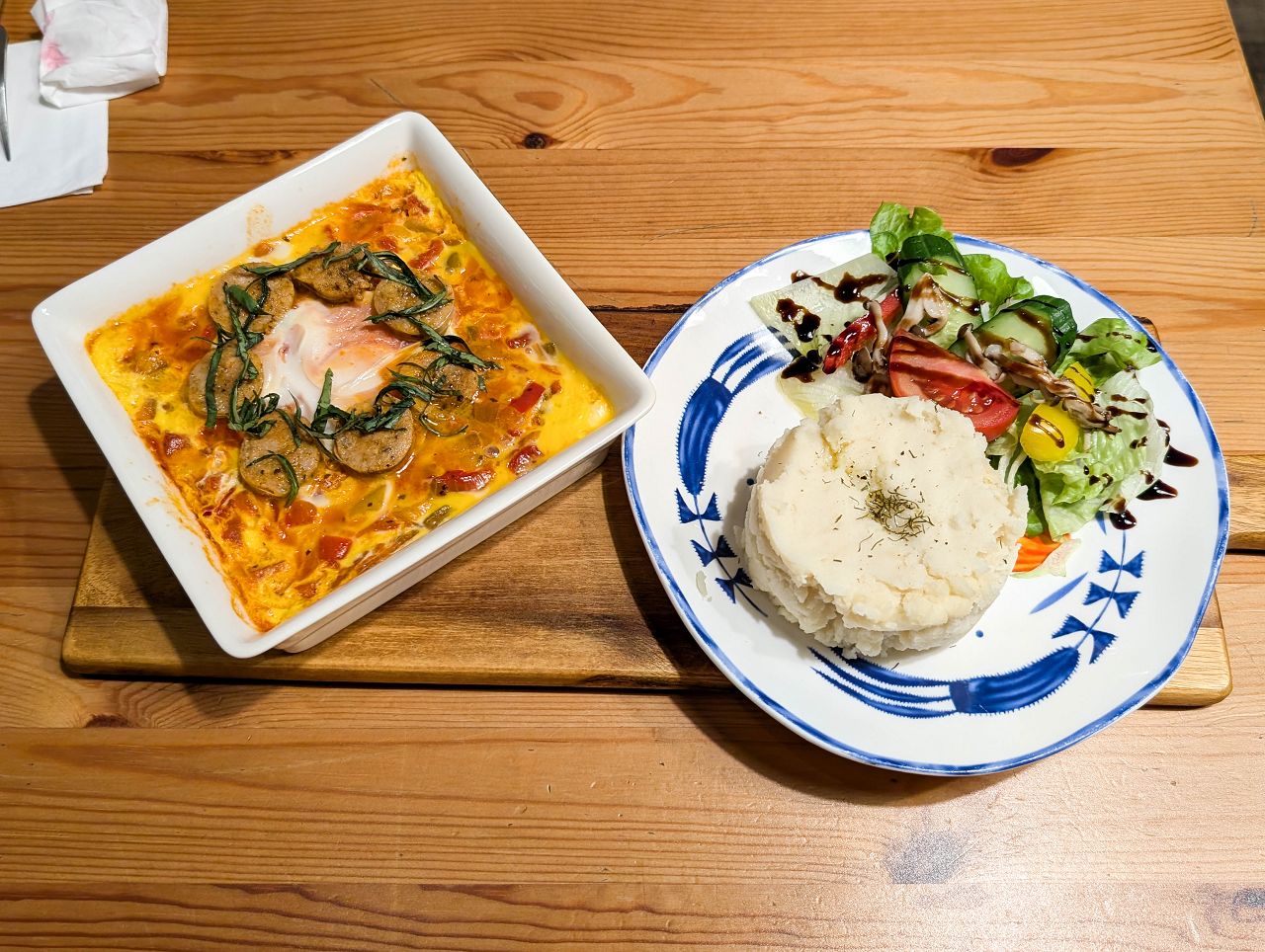 [食記][高雄市] 烏拉森林東歐餐酒館 (已歇業) — 兩位外國主廚共同經營的東歐料理餐廳，主打波蘭、烏克蘭、立陶宛等東歐各國料理。