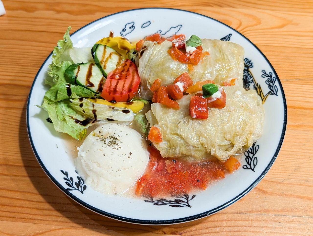 [食記][高雄市] 烏拉森林東歐餐酒館 (已歇業) — 兩位外國主廚共同經營的東歐料理餐廳，主打波蘭、烏克蘭、立陶宛等東歐各國料理。
