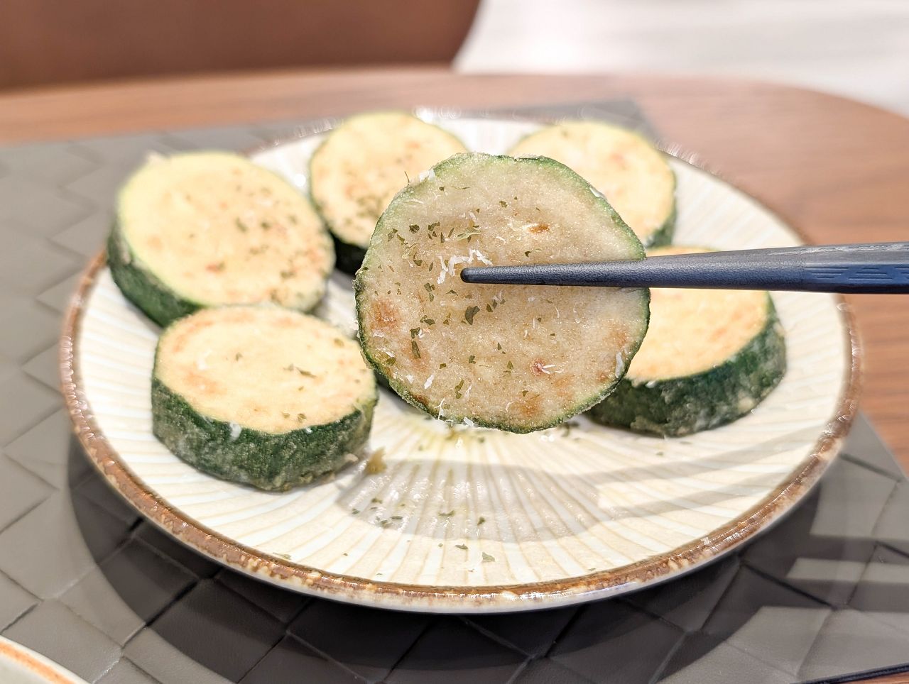 [食記][高雄市] 初煦咖哩 高雄店 — 南投埔里起家的咖哩專賣店到高雄展店，選用16種香料炒香、研磨、14天熟成製作的咖哩。