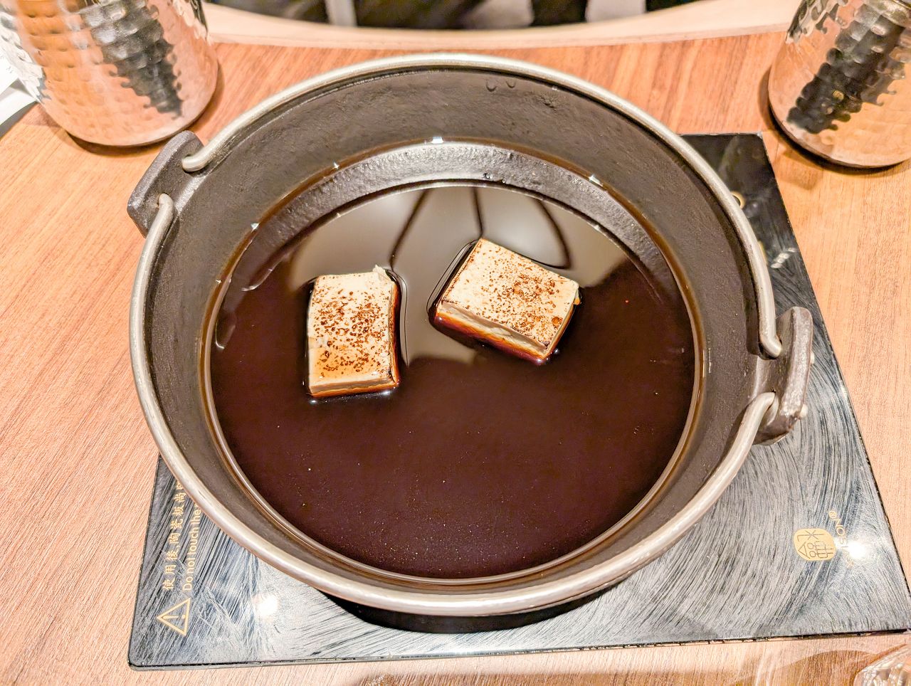 [食記][高雄市] 黑毛屋 高雄漢神巨蛋店 — 乾杯集團旗下日式鍋物品牌，主打涮涮鍋和壽喜燒，秋季限定風味獨特的柚子鍋。