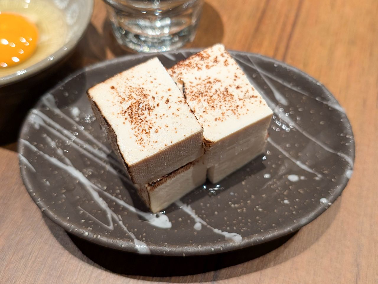 [食記][高雄市] 黑毛屋 高雄漢神巨蛋店 — 乾杯集團旗下日式鍋物品牌，主打涮涮鍋和壽喜燒，秋季限定風味獨特的柚子鍋。