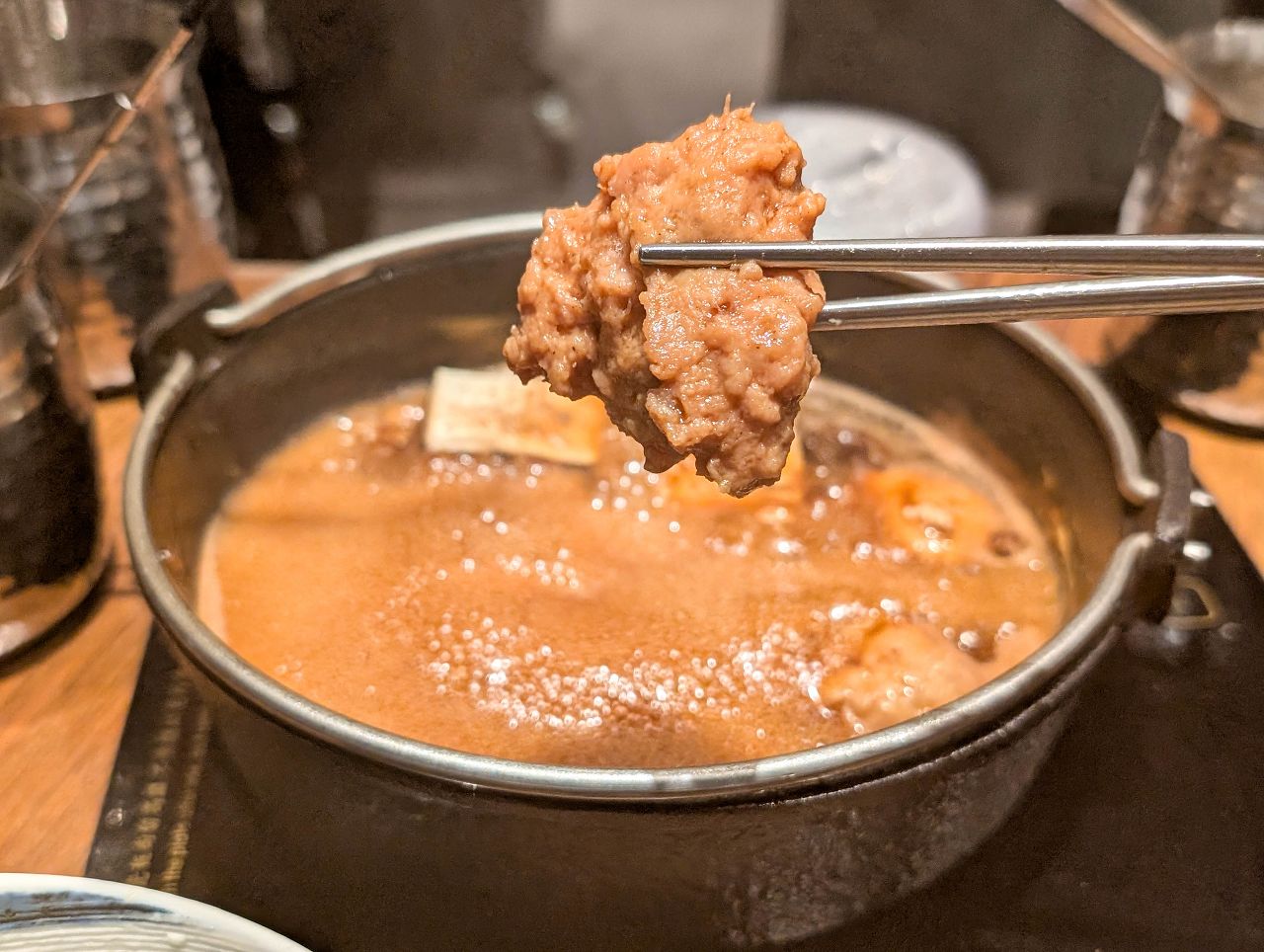 [食記][高雄市] 黑毛屋 高雄漢神巨蛋店 — 乾杯集團旗下日式鍋物品牌，主打涮涮鍋和壽喜燒，秋季限定風味獨特的柚子鍋。