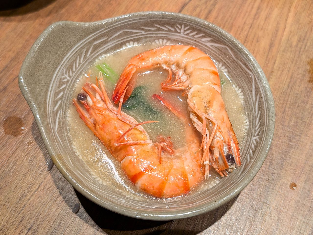 [食記][高雄市] 黑毛屋 高雄漢神巨蛋店 — 乾杯集團旗下日式鍋物品牌，主打涮涮鍋和壽喜燒，秋季限定風味獨特的柚子鍋。