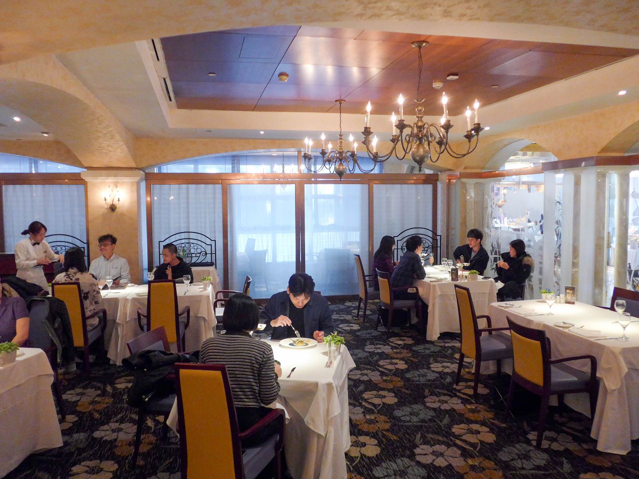 [食記][台北市] 歐華酒店 地中海牛排館 — 南法風格古典又優雅精緻的頂級牛排館