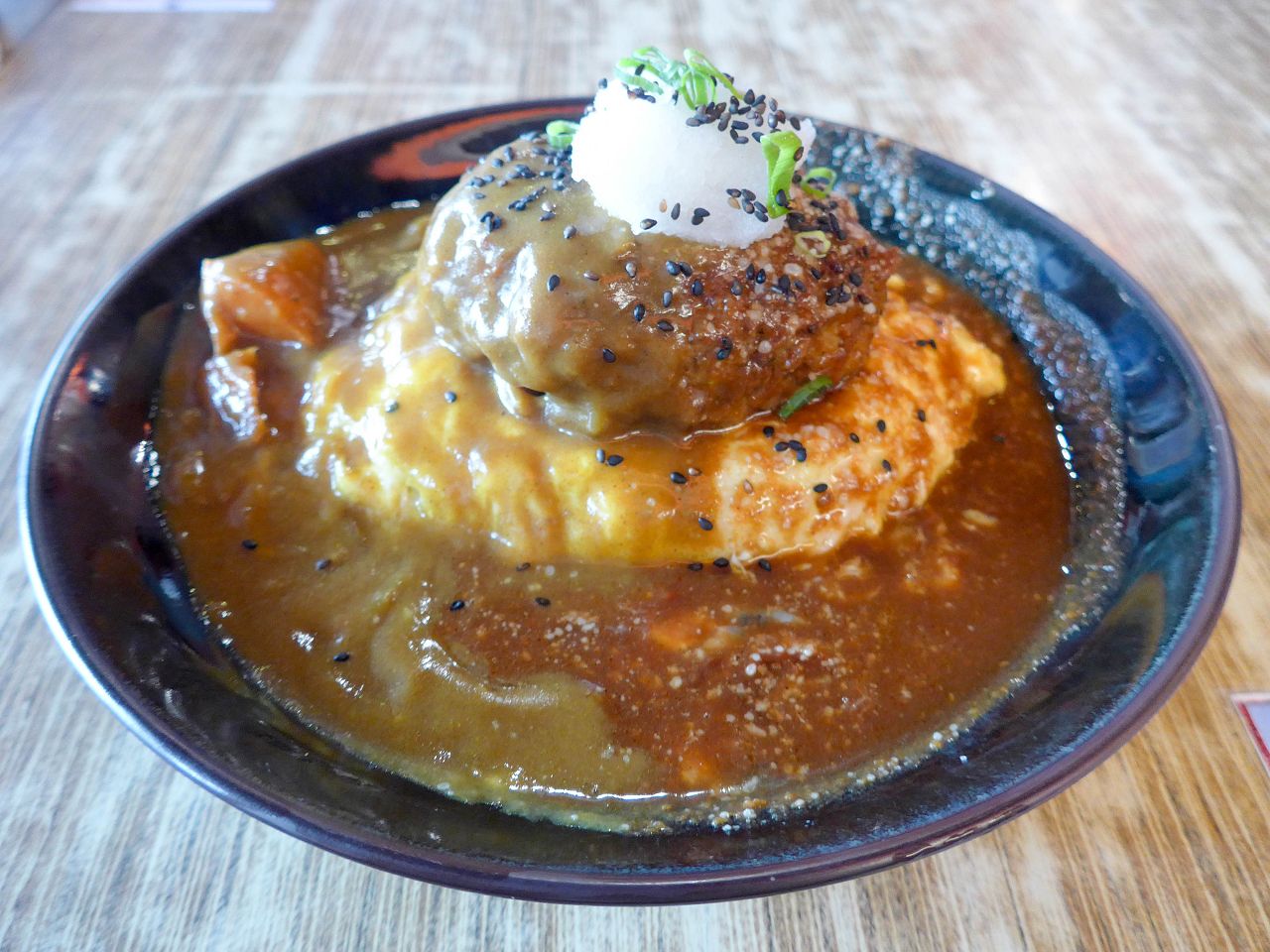 [食記][高雄市] 森本日式和風洋食堂 — 大立百貨附近日本籍老闆經營的和風洋食堂，主打日式蛋包飯。