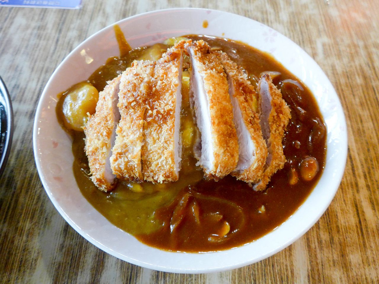 [食記][高雄市] 森本日式和風洋食堂 — 大立百貨附近日本籍老闆經營的和風洋食堂，主打日式蛋包飯。