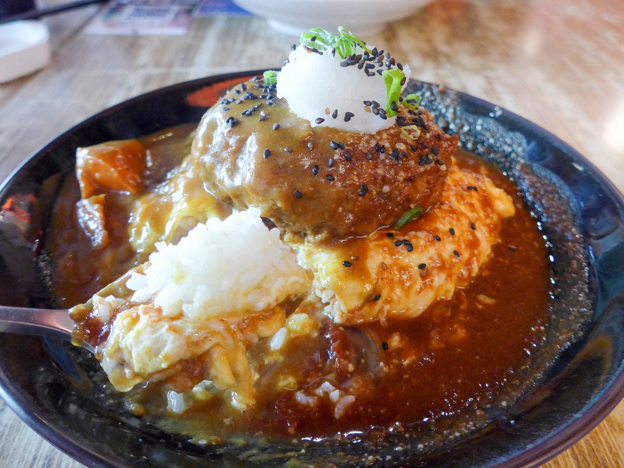 [食記][高雄市] 森本日式和風洋食堂 — 大立百貨附近日本籍老闆經營的和風洋食堂，主打日式蛋包飯。