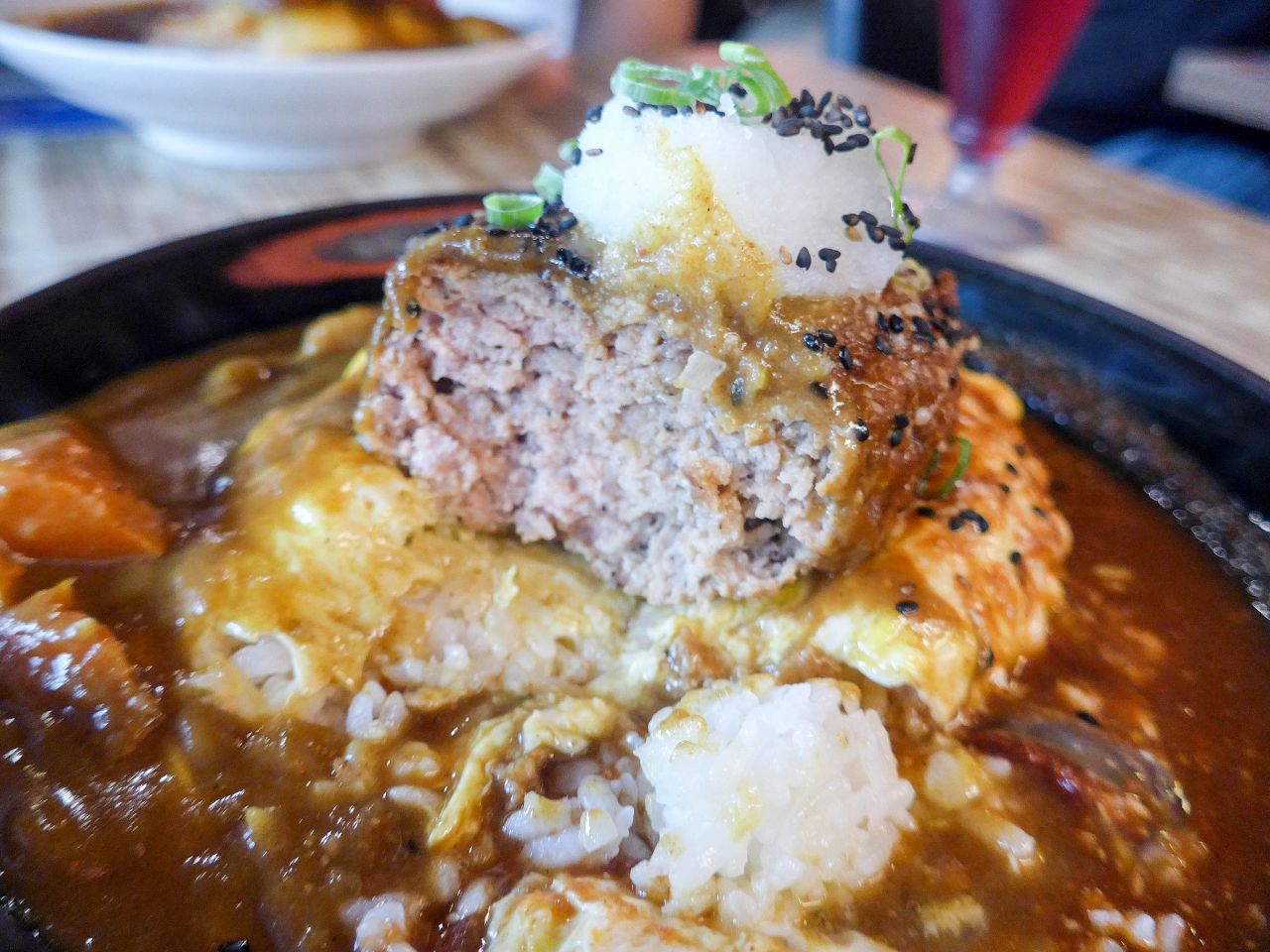 [食記][高雄市] 森本日式和風洋食堂 — 大立百貨附近日本籍老闆經營的和風洋食堂，主打日式蛋包飯。