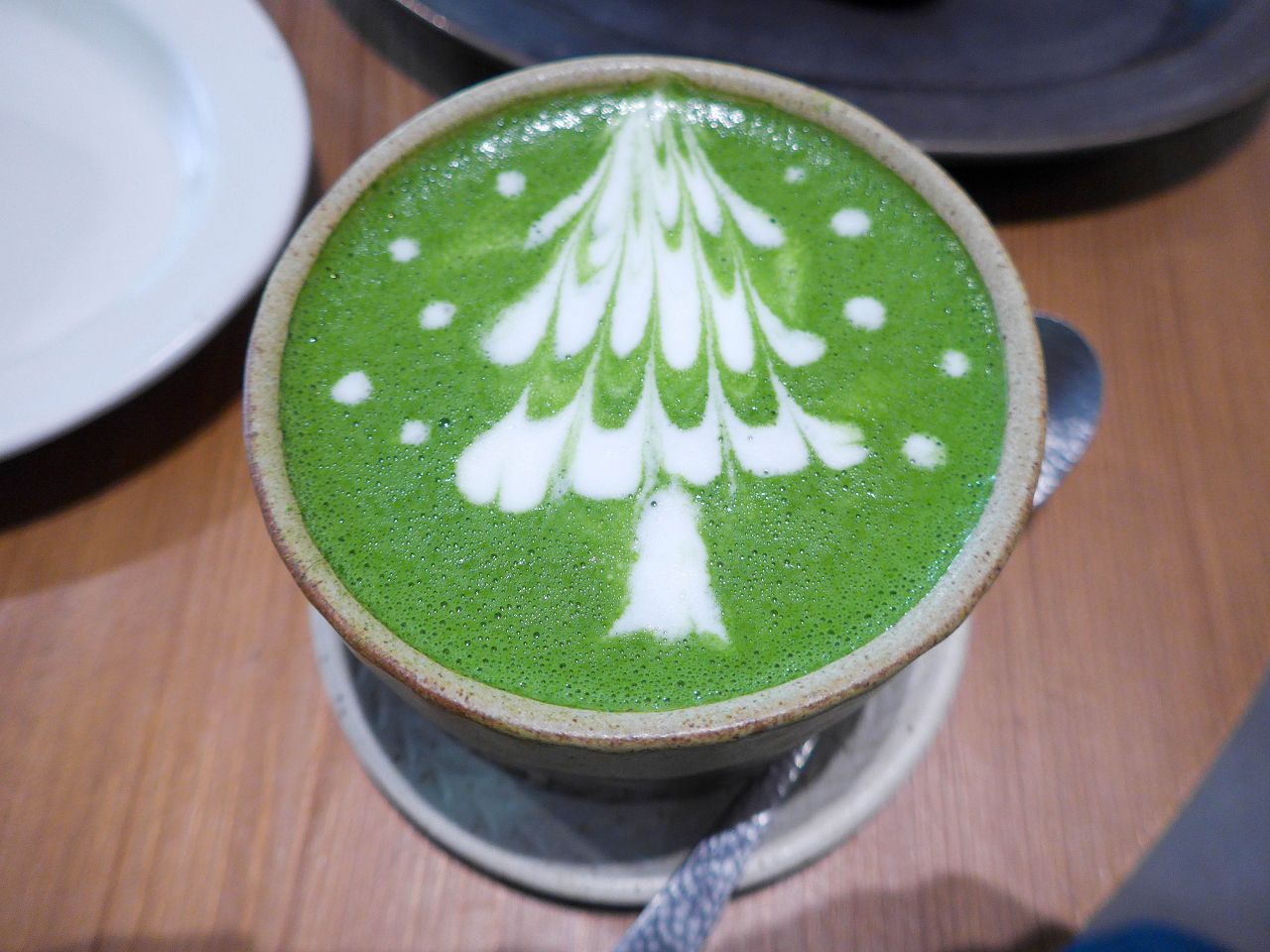 [食記][高雄市] Coffee Ring — 大立百貨及漢神本館附近日式侘寂風格咖啡廳，抹茶控必吃抹茶提拉米蘇。