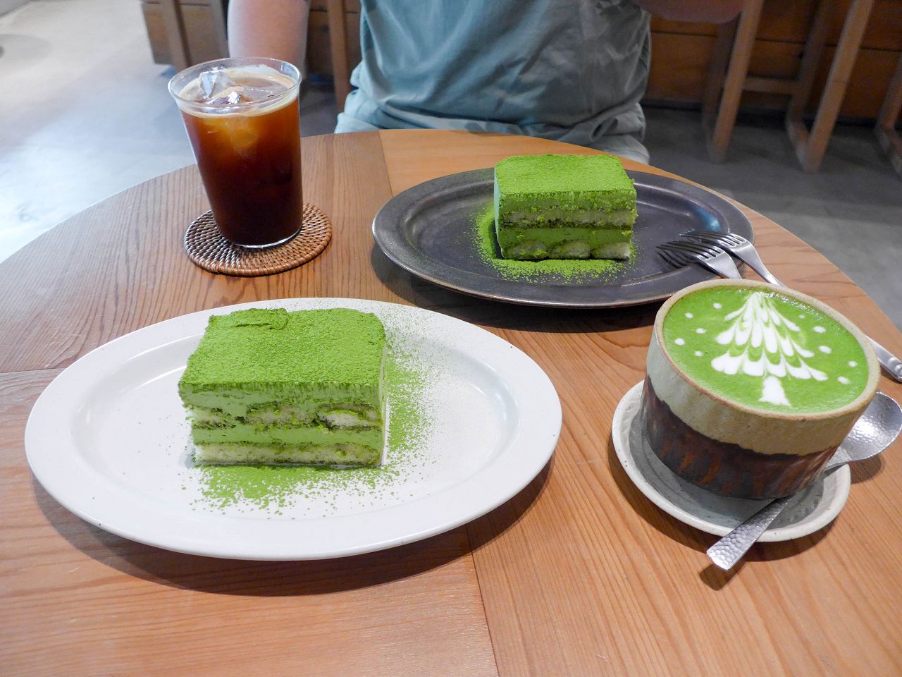 [食記][高雄市] Coffee Ring — 大立百貨及漢神本館附近日式侘寂風格咖啡廳，抹茶控必吃抹茶提拉米蘇。