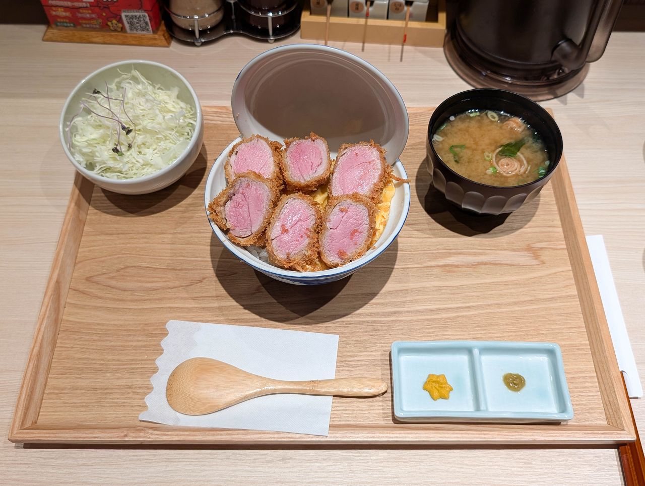 [食記][台北市] かつ丼屋 勝急 Dream Plaza 夢廣場店 — 來自日本三重縣的高人氣炸豬排丼飯品牌