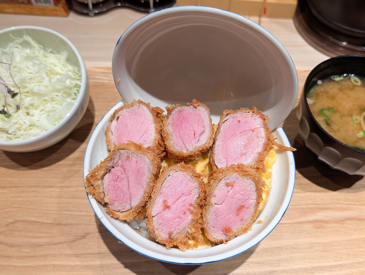[食記][台北市] かつ丼屋 勝急 Dream Plaza 夢廣場店 — 來自日本三重縣的高人氣炸豬排丼飯品牌