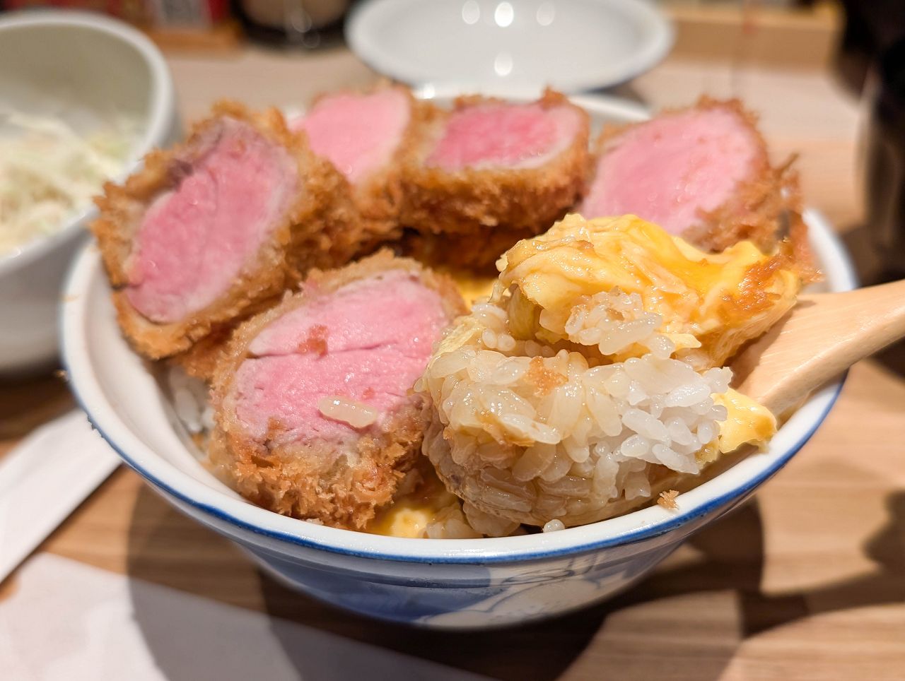 [食記][台北市] かつ丼屋 勝急 Dream Plaza 夢廣場店 — 來自日本三重縣的高人氣炸豬排丼飯品牌