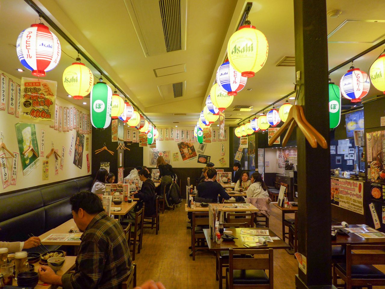 [食記][日本][大阪] 格安ビールと鉄鍋餃子 3・6・5酒場難波店 — 道頓堀巷弄內居酒屋，自行DIY製作章魚燒。