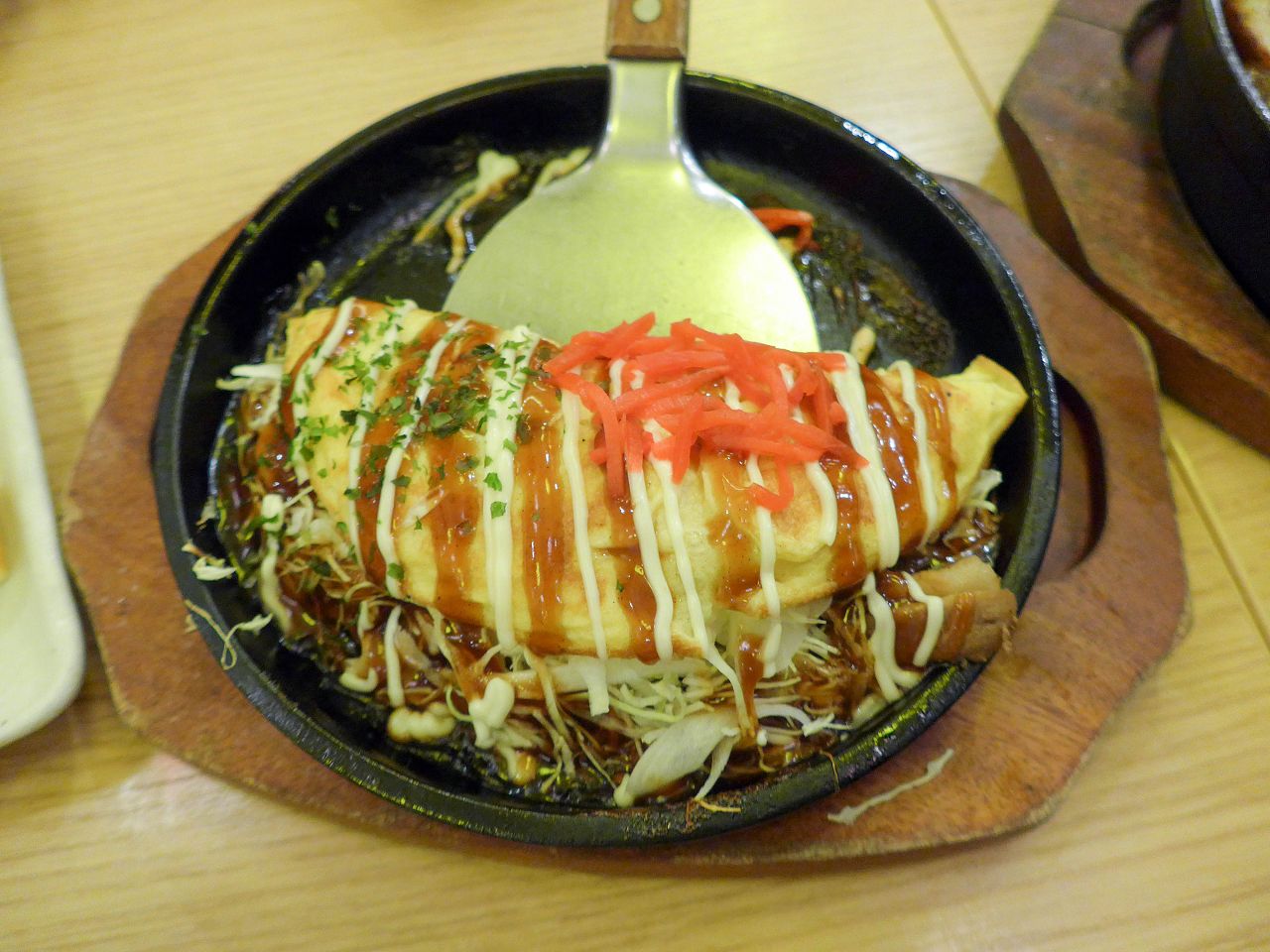 [食記][日本][大阪] 格安ビールと鉄鍋餃子 3・6・5酒場難波店 — 道頓堀巷弄內居酒屋，自行DIY製作章魚燒。