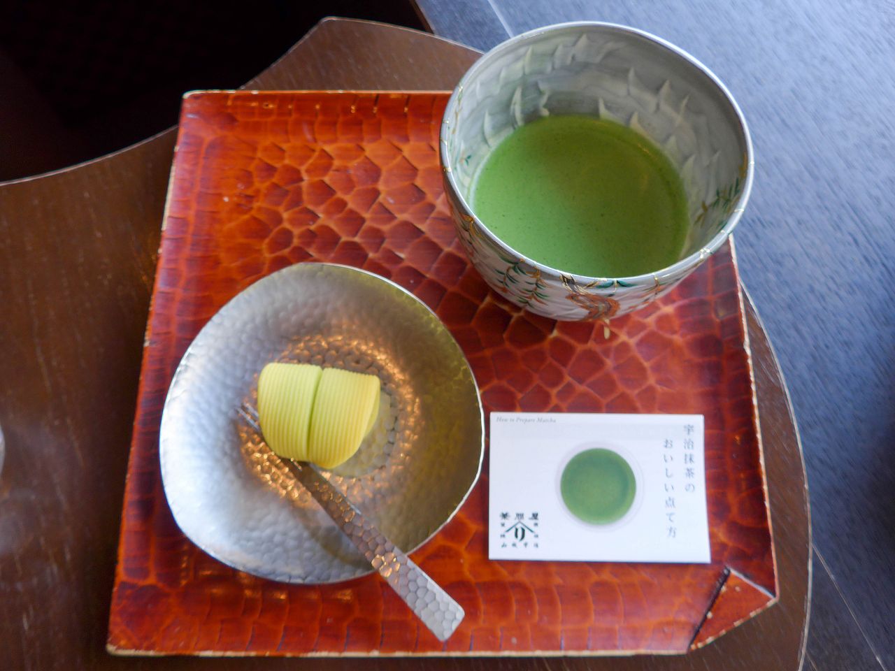 [食記][日本][京都][宇治] 辻利兵衛本店 — 百年老字號宇治茶品牌，品嘗高品質抹茶甜點和手刷抹茶又能欣賞優美庭園。
