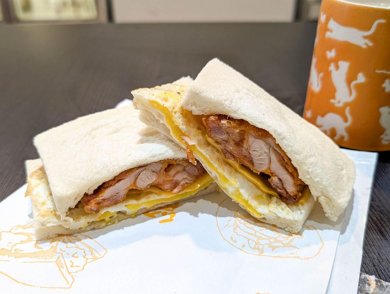 [食記][新北市][新莊區] 留戀吐司 新莊昌隆店 — 夾入整塊厚實又鮮嫩雞腿排的雞腿排蛋吐司