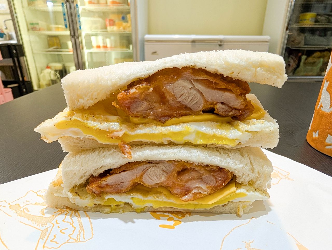 [食記][新北市][新莊區] 留戀吐司 新莊昌隆店 — 夾入整塊厚實又鮮嫩雞腿排的雞腿排蛋吐司