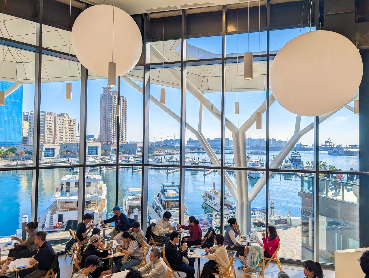 [食記][高雄市] FULA Coffee 高流門市 — 來自台南的巴斯克專門店進駐高雄光榮碼頭FOCUS13珊瑚廣場，享用流心巴斯克又能欣賞海港美景。