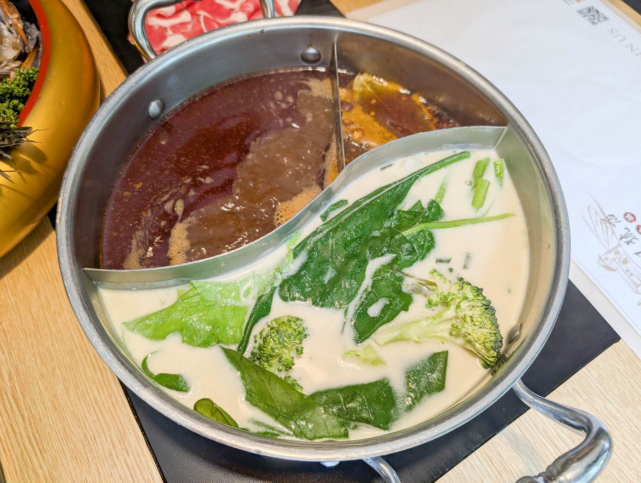 [食記][台北市] 糧倉1號頂級麻辣鴛鴦鍋 松江店 — 行天宮站附近火鍋吃到飽推薦，日本F1和牛、澳洲M9和牛、SRF美國極黑和牛吃到飽。