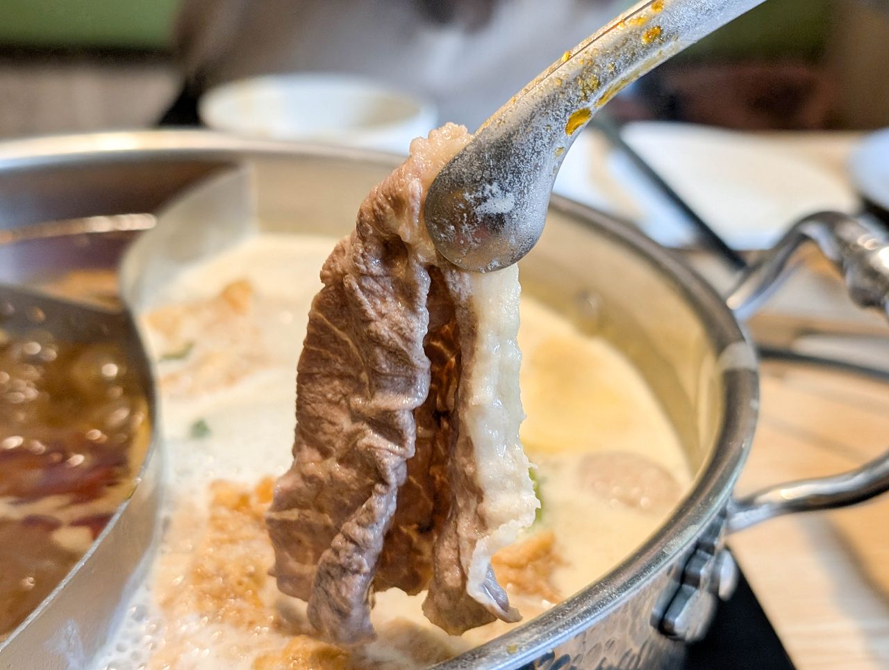 [食記][台北市] 糧倉1號頂級麻辣鴛鴦鍋 松江店 — 行天宮站附近火鍋吃到飽推薦，日本F1和牛、澳洲M9和牛、SRF美國極黑和牛吃到飽。