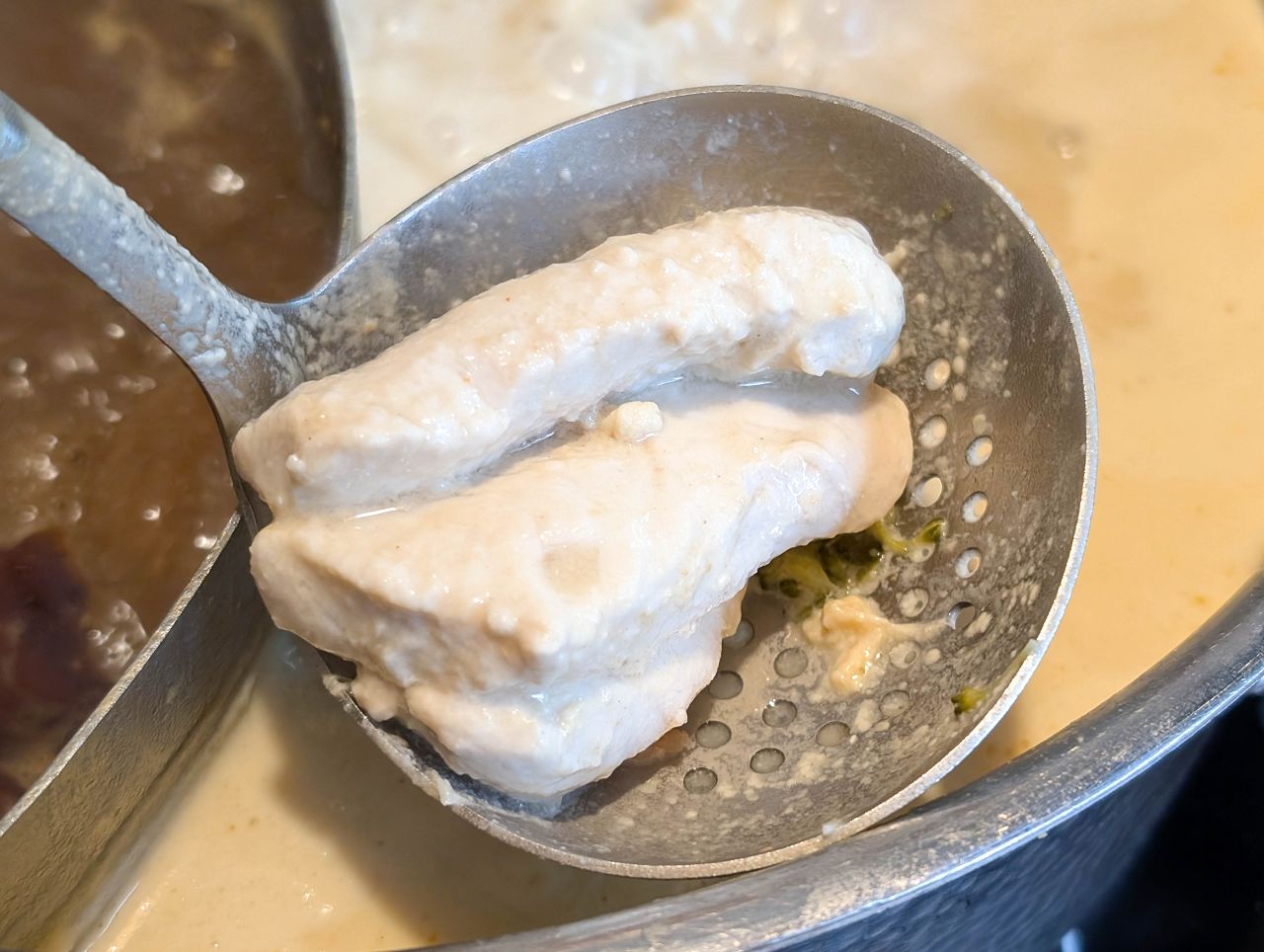 [食記][台北市] 糧倉1號頂級麻辣鴛鴦鍋 松江店 — 行天宮站附近火鍋吃到飽推薦，日本F1和牛、澳洲M9和牛、SRF美國極黑和牛吃到飽。