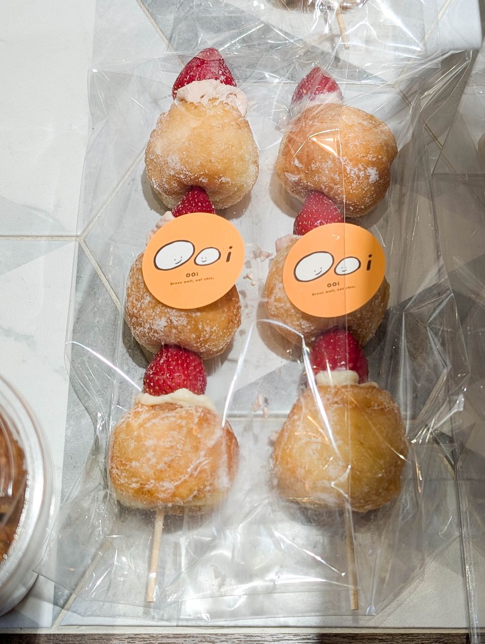 [食記][高雄市] Ooi哎依 生甜甜圈 — 原鯛魚燒專賣店改賣生甜甜圈，口感柔軟綿密內餡實在的生甜甜圈。