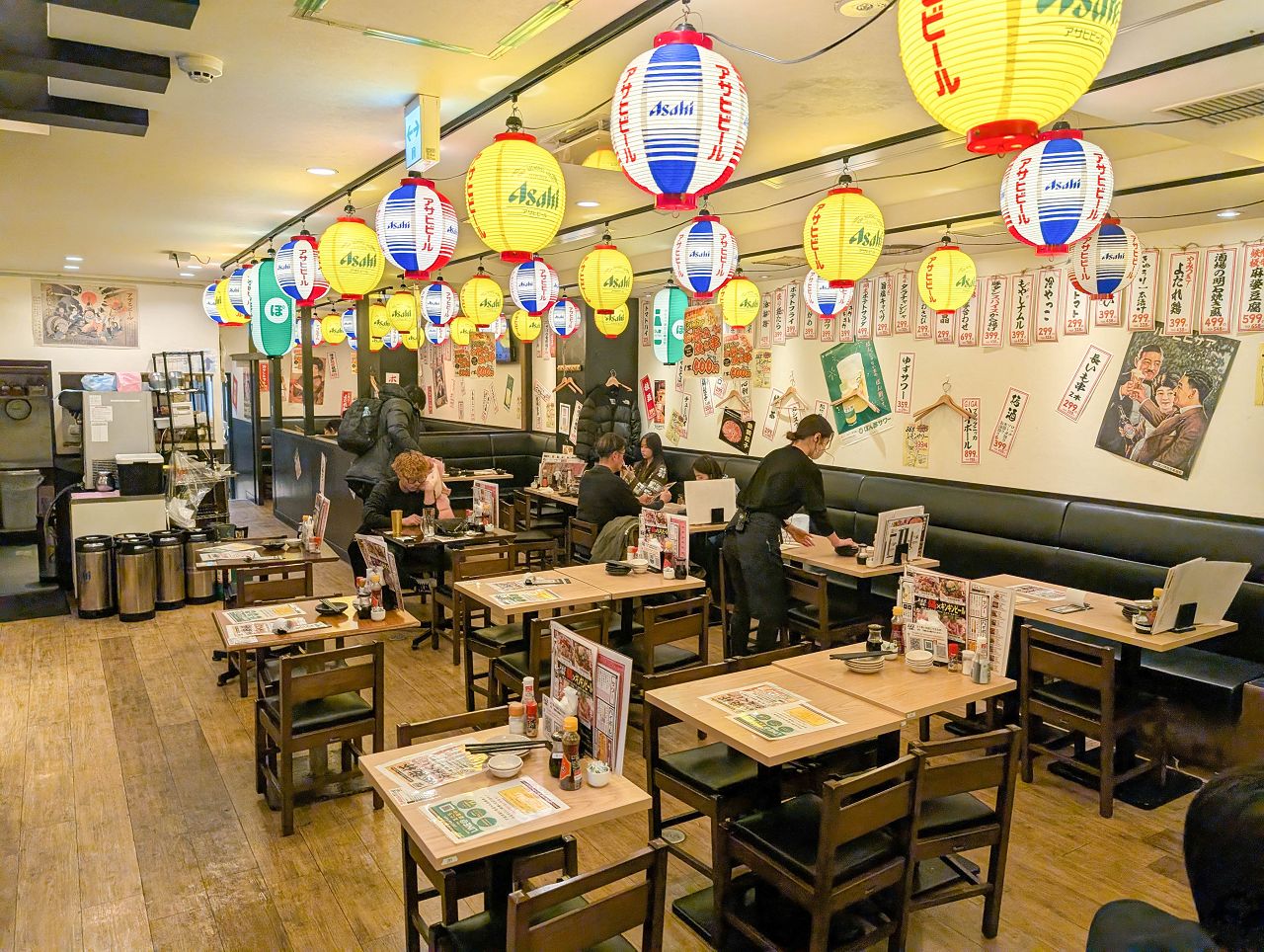 [食記][日本][大阪] 格安ビールと鉄鍋餃子 3・6・5酒場難波店 — 道頓堀巷弄內居酒屋，自行DIY製作章魚燒。