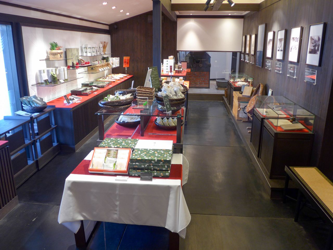 [食記][日本][京都][宇治] 辻利兵衛本店 — 百年老字號宇治茶品牌，品嘗高品質抹茶甜點和手刷抹茶又能欣賞優美庭園。