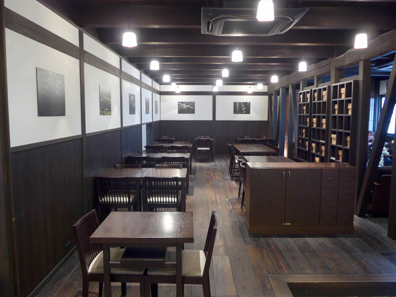 [食記][日本][京都][宇治] 辻利兵衛本店 — 百年老字號宇治茶品牌，品嘗高品質抹茶甜點和手刷抹茶又能欣賞優美庭園。