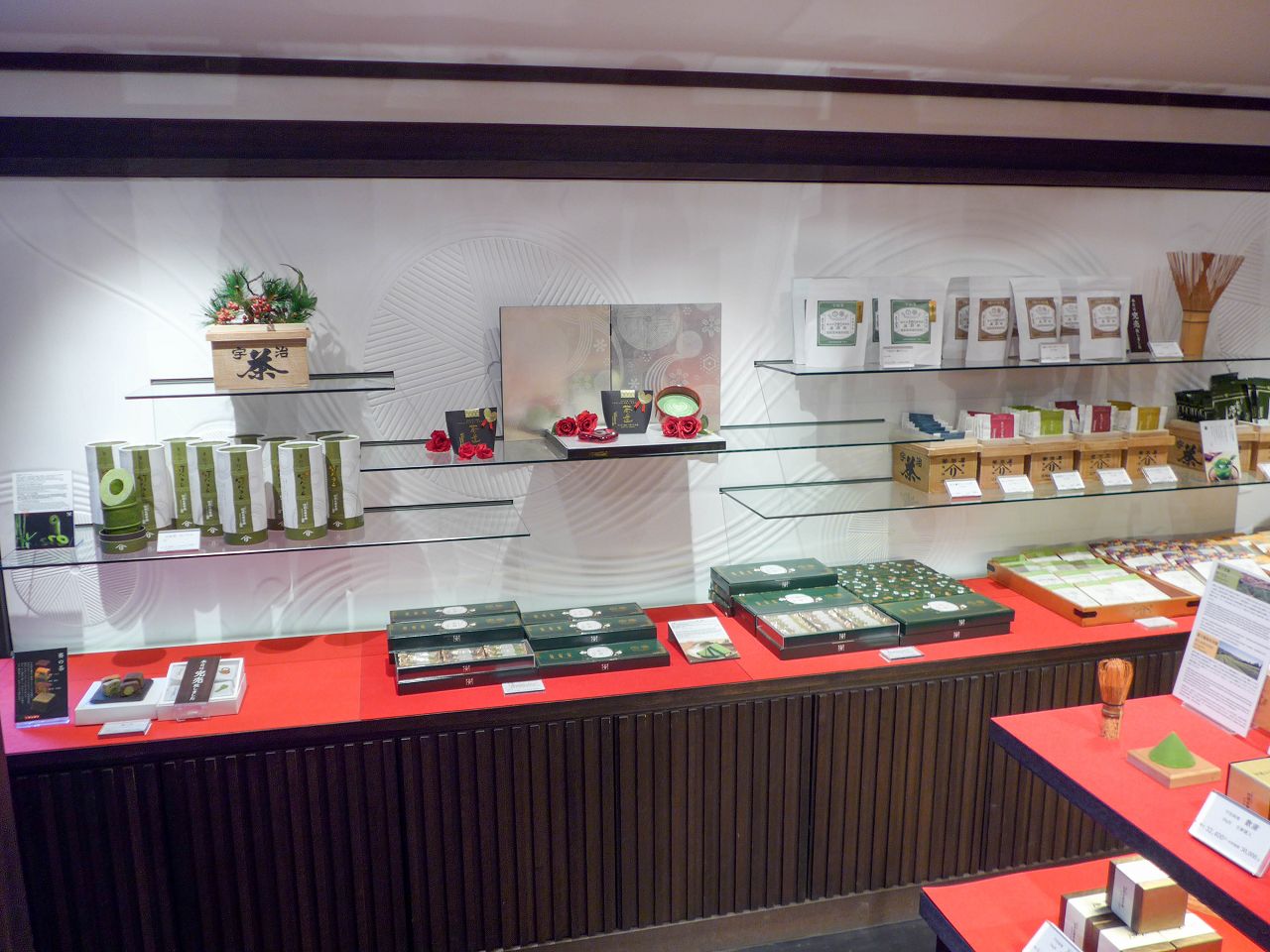[食記][日本][京都][宇治] 辻利兵衛本店 — 百年老字號宇治茶品牌，品嘗高品質抹茶甜點和手刷抹茶又能欣賞優美庭園。