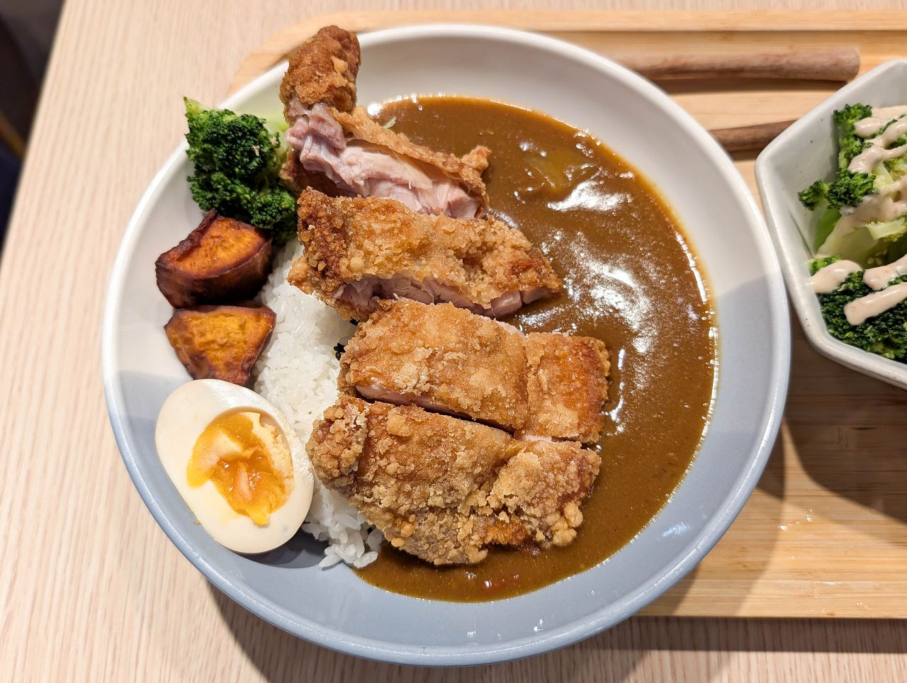 [食記][新北市][板橋區] 任風咖哩 — 板橋江子翠站附近咖哩專賣店，以水果熬煮的柑橘風味咖哩。