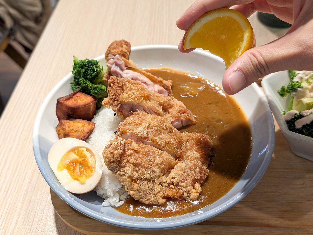 [食記][新北市][板橋區] 任風咖哩 — 板橋江子翠站附近咖哩專賣店，以水果熬煮的柑橘風味咖哩。